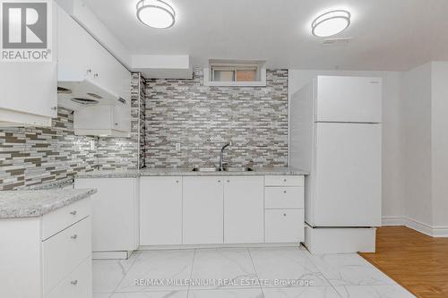 3256 Camberwell Drive, Mississauga, ON - Indoor Photo Showing Kitchen With Double Sink With Upgraded Kitchen