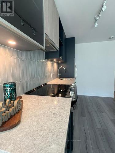 820 - 395 Dundas Street W, Oakville, ON - Indoor Photo Showing Kitchen With Double Sink