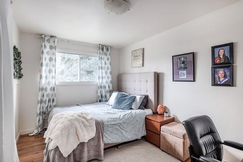 425 Eastbourne Road, Kelowna, BC - Indoor Photo Showing Bedroom