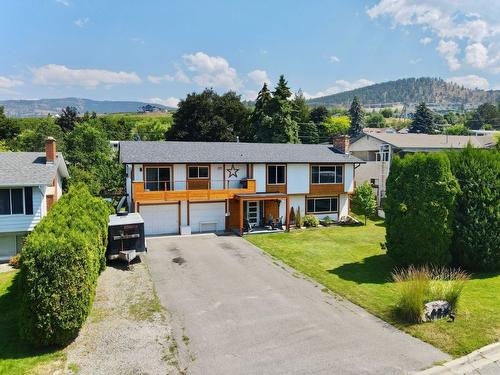 425 Eastbourne Road, Kelowna, BC - Outdoor With Facade