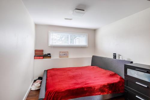 425 Eastbourne Road, Kelowna, BC - Indoor Photo Showing Bedroom