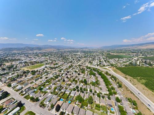 425 Eastbourne Road, Kelowna, BC - Outdoor With Exterior