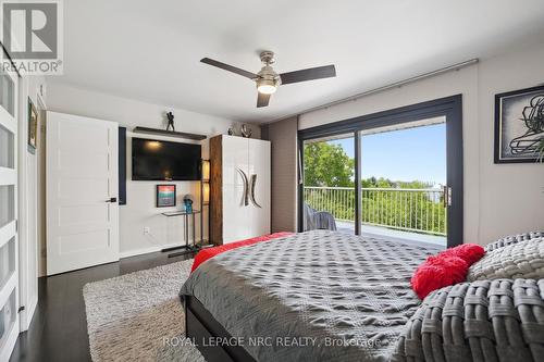 33 Leslie Drive, Hamilton, ON - Indoor Photo Showing Bedroom