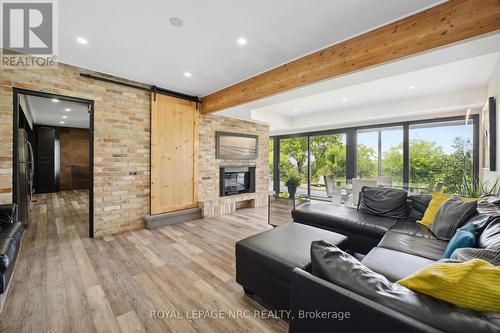 33 Leslie Drive, Hamilton, ON - Indoor Photo Showing Living Room With Fireplace