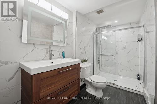 33 Leslie Drive, Hamilton, ON - Indoor Photo Showing Bathroom