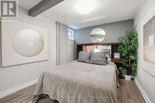 33 Leslie Drive, Hamilton, ON - Indoor Photo Showing Bedroom