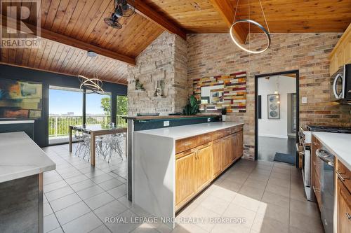 33 Leslie Drive, Hamilton, ON - Indoor Photo Showing Kitchen