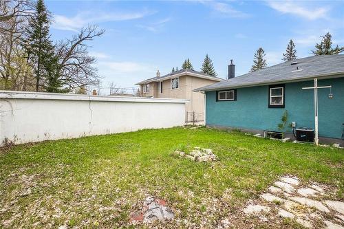 220 Bredin Drive, Winnipeg, MB - Outdoor