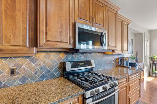 1998 Cornerstone Drive, West Kelowna, BC - Indoor Photo Showing Kitchen