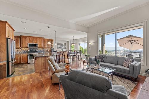 1998 Cornerstone Drive, West Kelowna, BC - Indoor Photo Showing Living Room