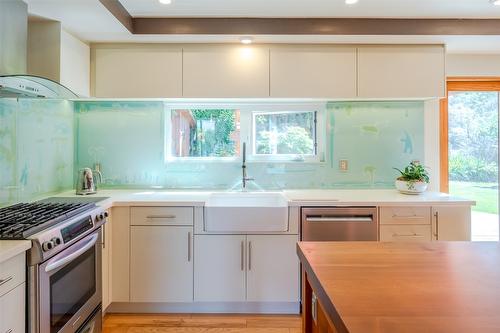 830 Three Mile Road, Penticton, BC - Indoor Photo Showing Kitchen