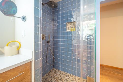 830 Three Mile Road, Penticton, BC - Indoor Photo Showing Bathroom