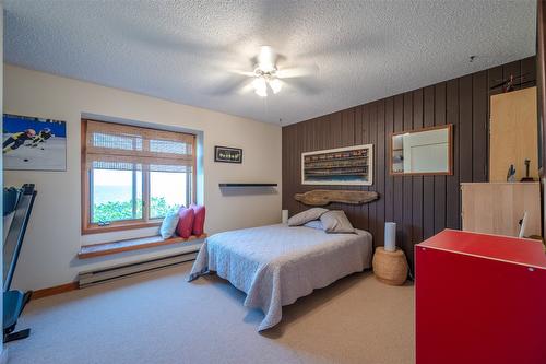 830 Three Mile Road, Penticton, BC - Indoor Photo Showing Bedroom