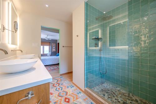 830 Three Mile Road, Penticton, BC - Indoor Photo Showing Bathroom