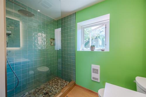 830 Three Mile Road, Penticton, BC - Indoor Photo Showing Bathroom