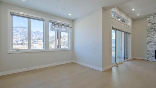 937 Royal Troon Lane, Kelowna, BC - Indoor Photo Showing Other Room