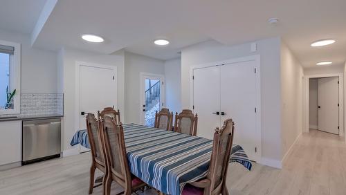 937 Royal Troon Lane, Kelowna, BC - Indoor Photo Showing Dining Room