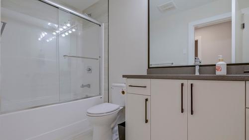 937 Royal Troon Lane, Kelowna, BC - Indoor Photo Showing Bathroom