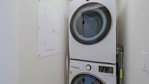 937 Royal Troon Lane, Kelowna, BC - Indoor Photo Showing Laundry Room