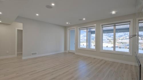 937 Royal Troon Lane, Kelowna, BC - Indoor Photo Showing Other Room