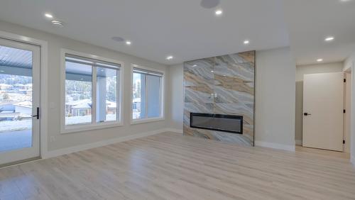 937 Royal Troon Lane, Kelowna, BC - Indoor With Fireplace