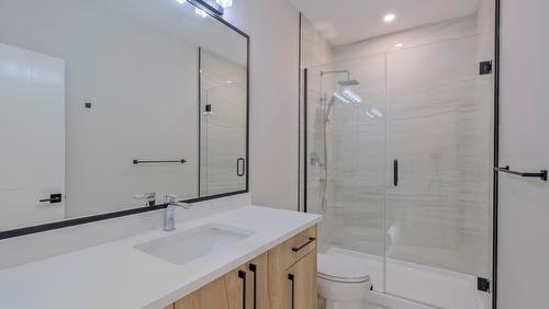 937 Royal Troon Lane, Kelowna, BC - Indoor Photo Showing Bathroom