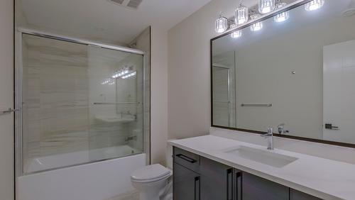 937 Royal Troon Lane, Kelowna, BC - Indoor Photo Showing Bathroom