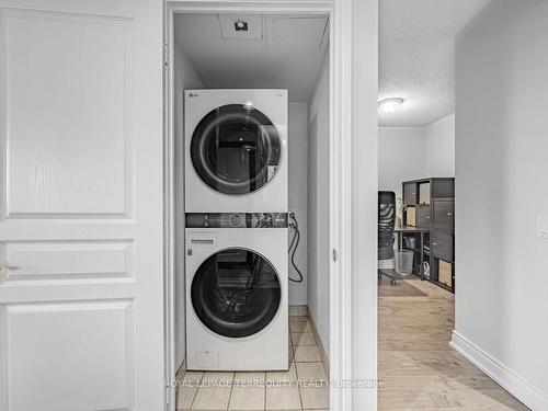 1719-15 Northtown Way, Toronto, ON - Indoor Photo Showing Laundry Room