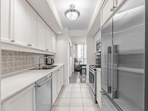 1719-15 Northtown Way, Toronto, ON - Indoor Photo Showing Kitchen With Double Sink