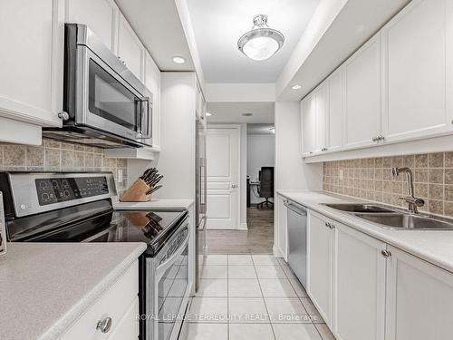 1719-15 Northtown Way, Toronto, ON - Indoor Photo Showing Kitchen With Double Sink