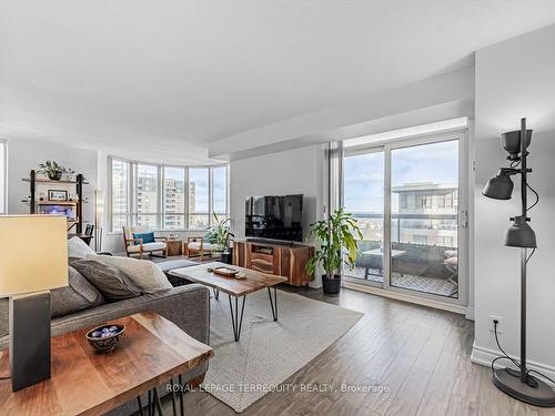 1719-15 Northtown Way, Toronto, ON - Indoor Photo Showing Living Room