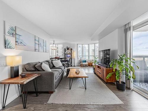 1719-15 Northtown Way, Toronto, ON - Indoor Photo Showing Living Room