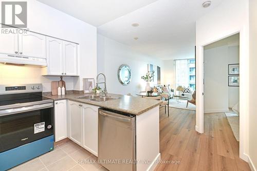 824 - 231 Fort York Boulevard, Toronto, ON - Indoor Photo Showing Kitchen With Double Sink