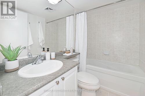 824 - 231 Fort York Boulevard, Toronto, ON - Indoor Photo Showing Bathroom