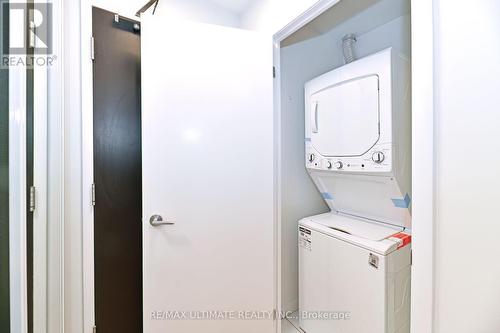 824 - 231 Fort York Boulevard, Toronto, ON - Indoor Photo Showing Laundry Room