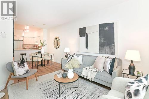 824 - 231 Fort York Boulevard, Toronto, ON - Indoor Photo Showing Living Room