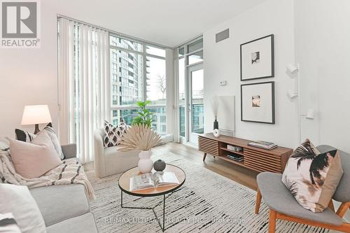 824 - 231 Fort York Boulevard, Toronto, ON - Indoor Photo Showing Living Room