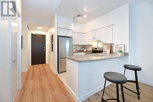 824 - 231 Fort York Boulevard, Toronto, ON - Indoor Photo Showing Kitchen