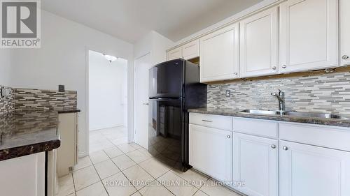 1102 - 60 Pavane Linkway Way, Toronto, ON - Indoor Photo Showing Kitchen With Double Sink