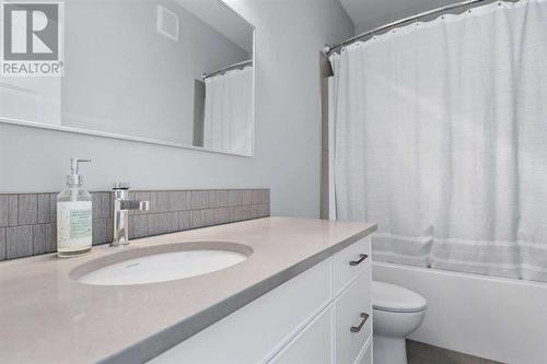 1 Toal Close, Red Deer, AB - Indoor Photo Showing Bathroom