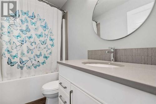 1 Toal Close, Red Deer, AB - Indoor Photo Showing Bathroom