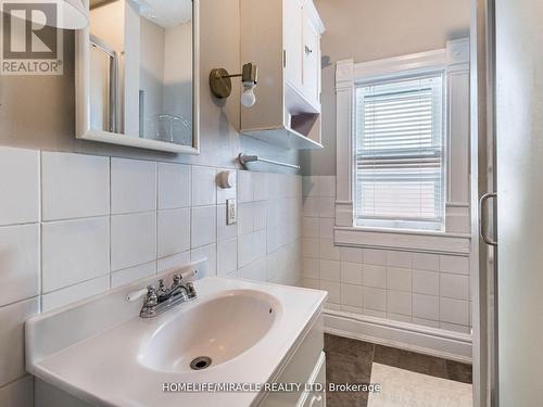 9 Ramore Street, Cambridge, ON - Indoor Photo Showing Bathroom