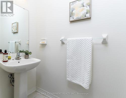 55 Yale Drive, Hamilton, ON - Indoor Photo Showing Bathroom