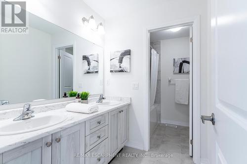 55 Yale Drive, Hamilton, ON - Indoor Photo Showing Bathroom