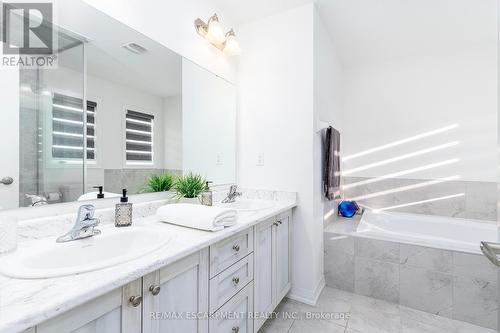 55 Yale Drive, Hamilton, ON - Indoor Photo Showing Bathroom