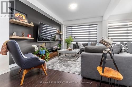 55 Yale Drive, Hamilton, ON - Indoor Photo Showing Living Room