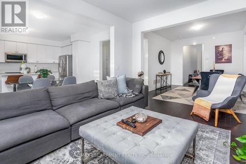 55 Yale Drive, Hamilton, ON - Indoor Photo Showing Living Room