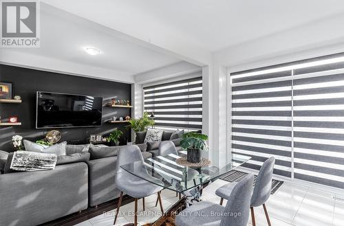 55 Yale Drive, Hamilton, ON - Indoor Photo Showing Living Room