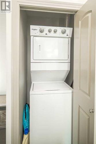 401, 70 Royal Oak Plaza Nw, Calgary, AB - Indoor Photo Showing Laundry Room