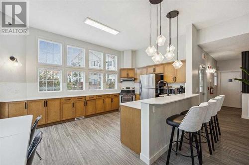 401, 70 Royal Oak Plaza Nw, Calgary, AB - Indoor Photo Showing Kitchen